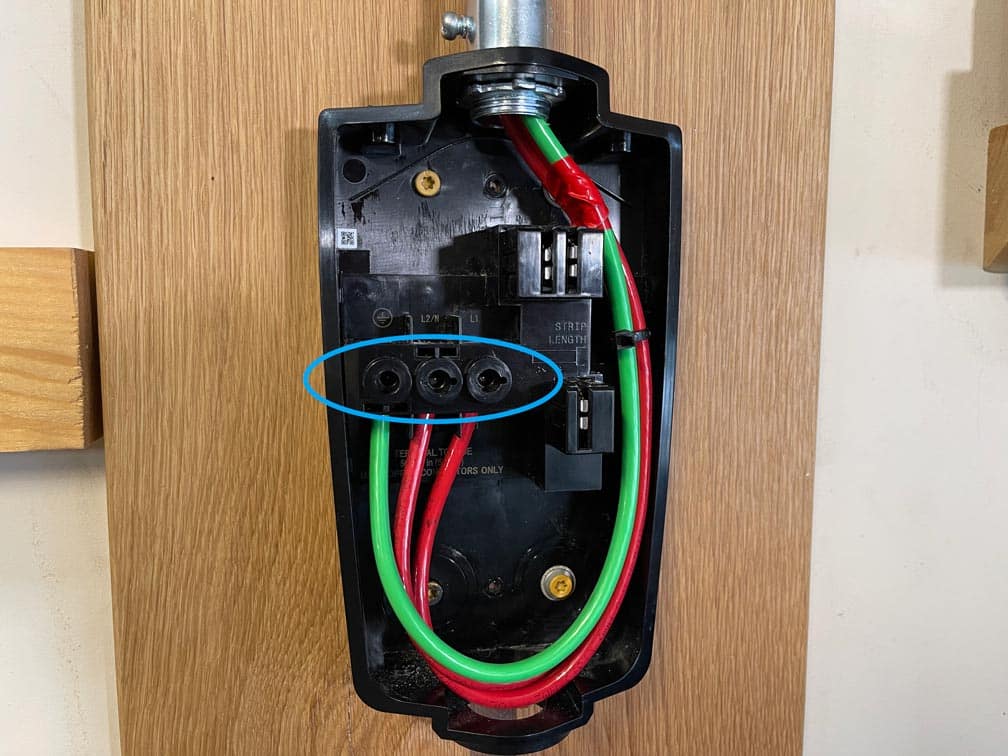 Tesla Wall Charger. Electrician ran the wiring like this. 6AWG with a 10AWG  ground. Shouldn't this be in conduit? : r/evcharging