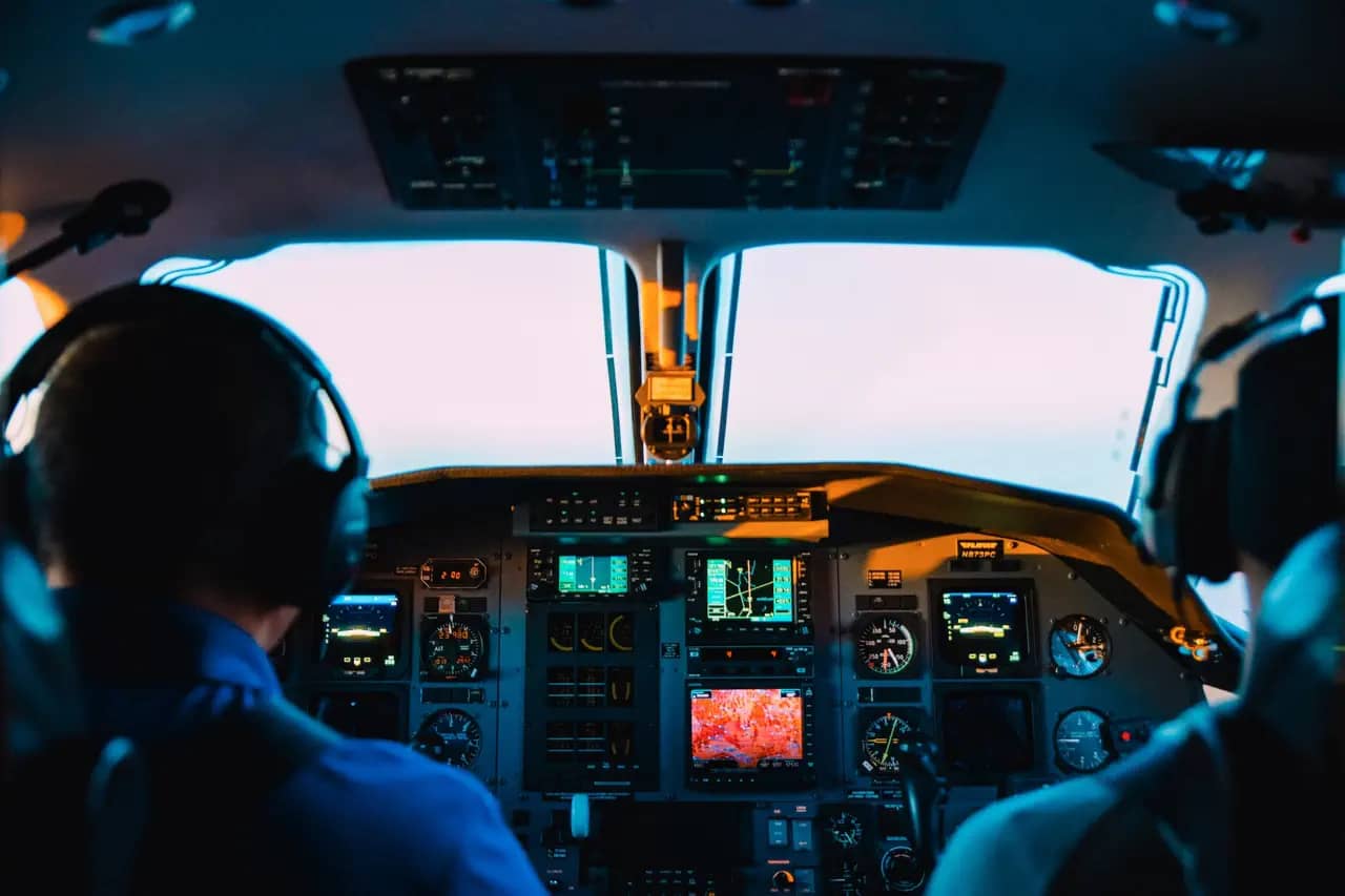 what are faa pilot requirements | airplane cockpit